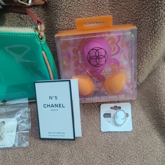 Dooney & Bourke Teal and Tan Handbag - Picture 6 of 10